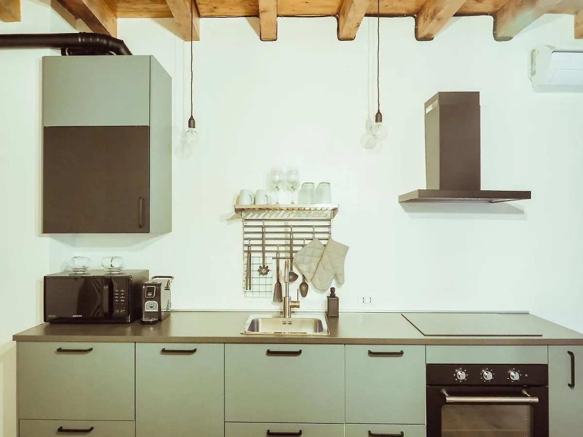 اتصالات Bre Apartments - Pigafetta 